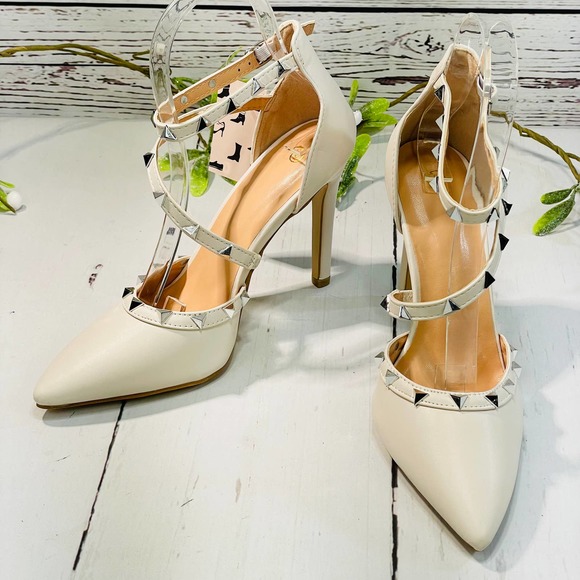 unknown. Shoes - Women's Light Cream Stiletto Pumps with Studs Sz 6